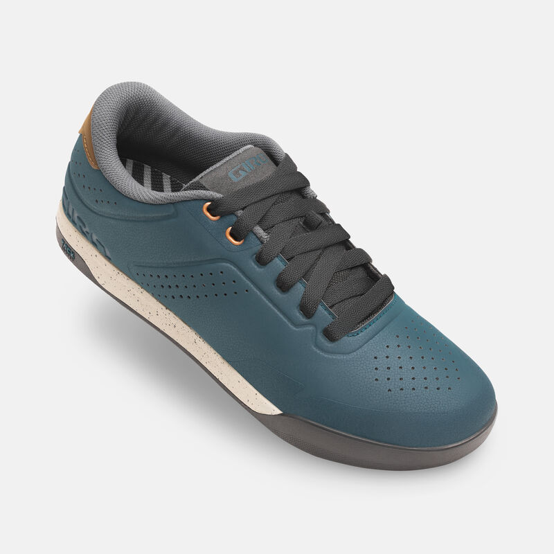 Women&#39;s Latch Shoe