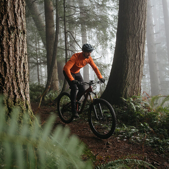 Men's Cascade Stow Jacket Details