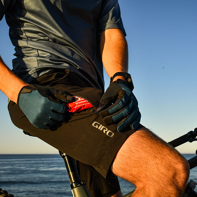 Men's Arc Short Mid Details