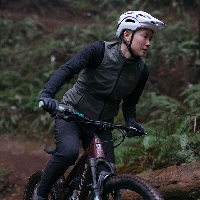Women's Cascade Insulated Vest Details