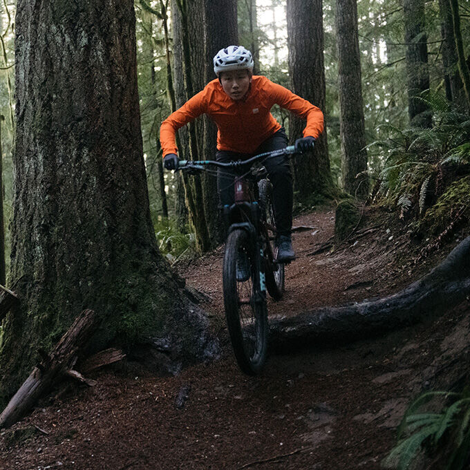 Women's Cascade Stow Jacket Details