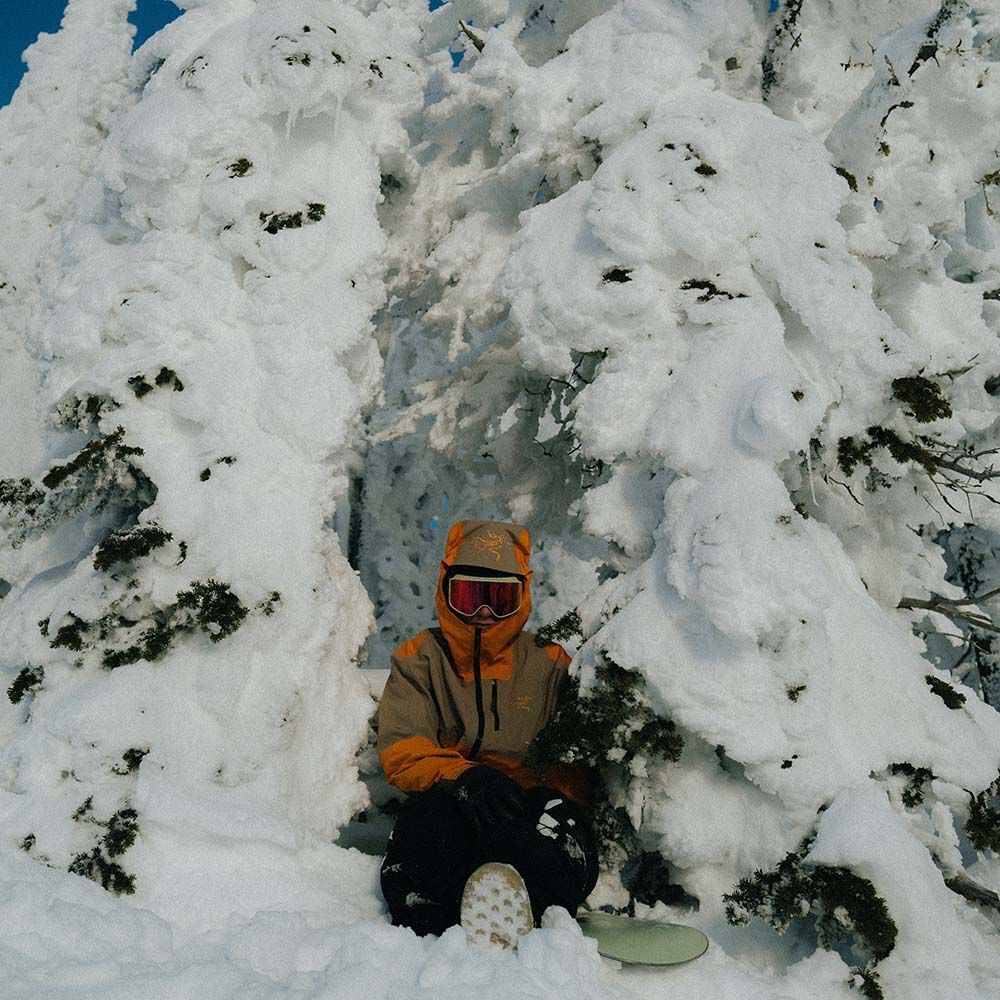 Giro Method Goggle on model in snow