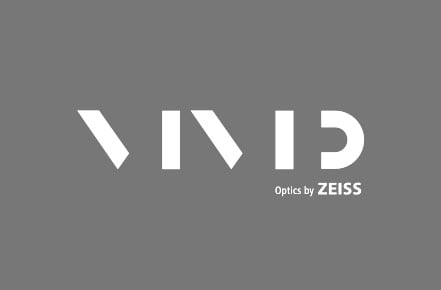 VIVID LENS WITH OPTICS BY ZEISS®.