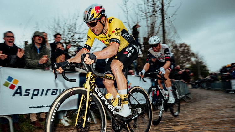 giro visma team athlete racing with Eclipse helmet