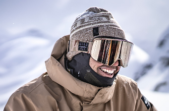 Bryan Fox wearing his tan-kit-matched Signature Graphic Axis Goggle, and a smile.