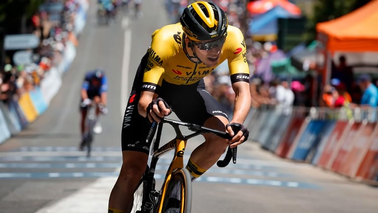giro athlete racing wearing the Aries helmet