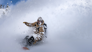 Bryan Fox shredding powder.