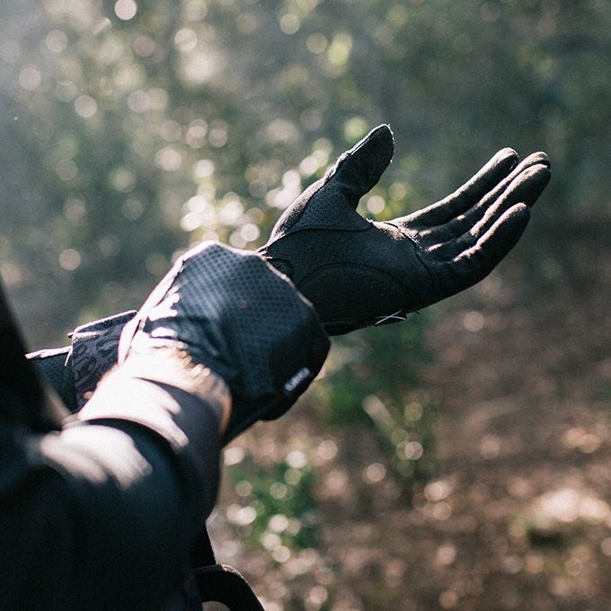 Outsider Glove Details